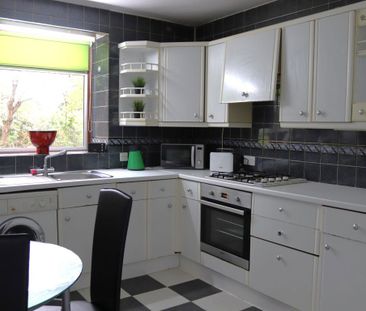 To Let 1 Bed Flat - Photo 5