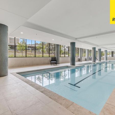 Luxury Living And Location - 1 bedroom + Study - Photo 3