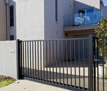 FULLY FURNISHED - UNAVAILABLE UNTIL APRIL 2019 - Photo 1