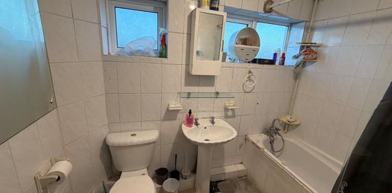 Room in a Shared Flat, Save King, IG3 - Photo 2