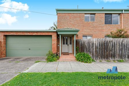 423 Hawthorn Road, CAULFIELD SOUTH, VIC - Photo 2