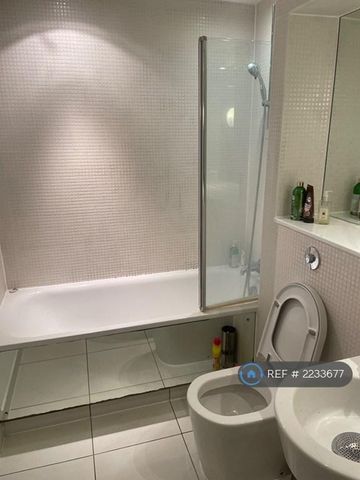 2 bedroom penthouse to rent - Photo 4