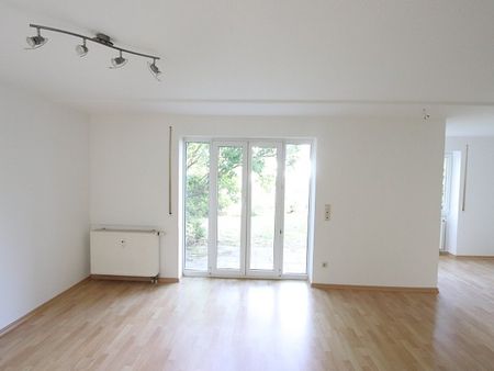 TERRASSENNEST MIT STELLPLATZ IM GRÜNEN ! - Photo 2