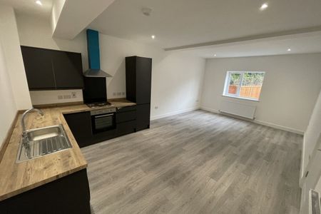 Avenue Road - Photo 2