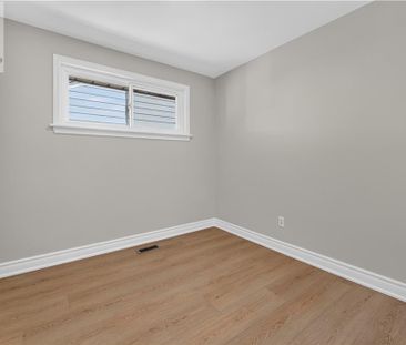16 NOTTINGHAM Avenue, Hamilton, Ontario, L8T3N5 - Photo 3