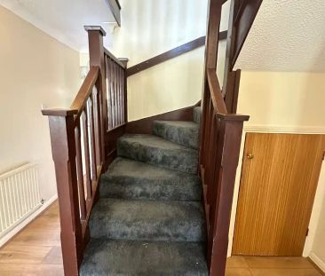 6 Bedroom 2.5 Bathroom Apartment - Photo 5