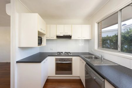 Spacious 2-Bedroom Unit in the Heart of Coorparoo - Photo 4