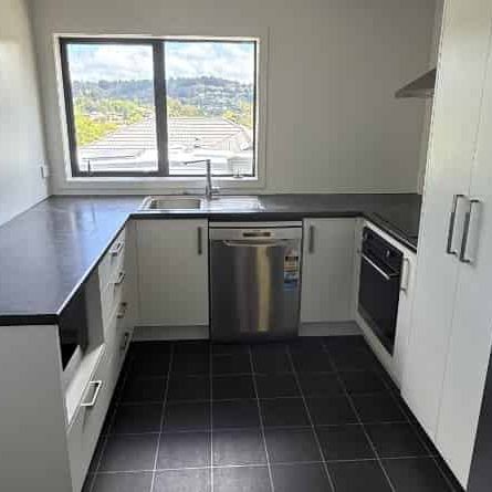 4 Bedrooms in Stokes Valley - Photo 3