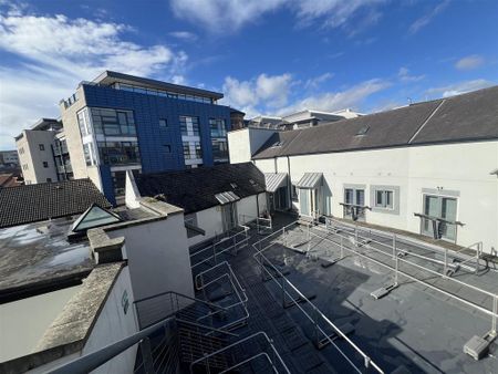 2 bedroom flat to rent - Photo 2