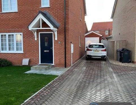 3 bedroom end of terrace house to rent - Photo 1