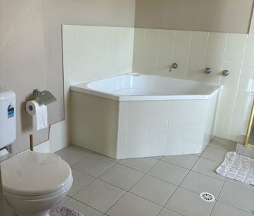 Shared Furnished House - Photo 6