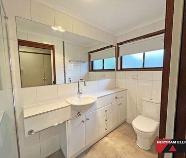 Stunning 5 Bedroom home! - Photo 1