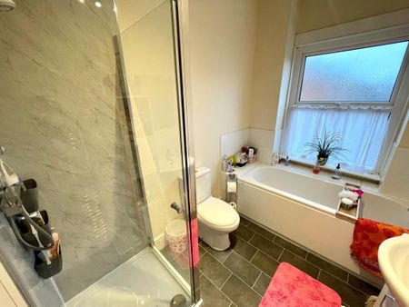 2 bedroom terraced house to rent - Photo 4