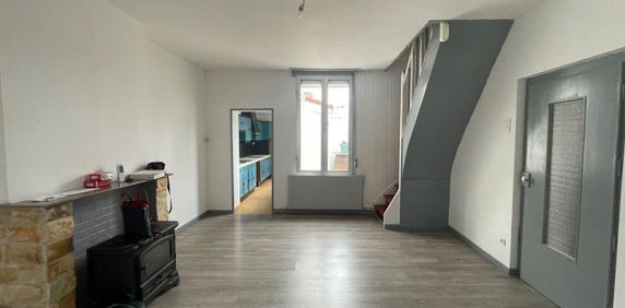 Dans un quartier calme, agréable et à deux pas de la plage, cette maison de 100 m² offre un cad... - Photo 2