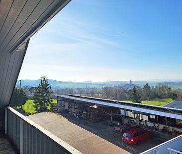 Dachgeschosswohnung mit Balkon und traumhaften Ausblick ins Grüne! - Photo 5