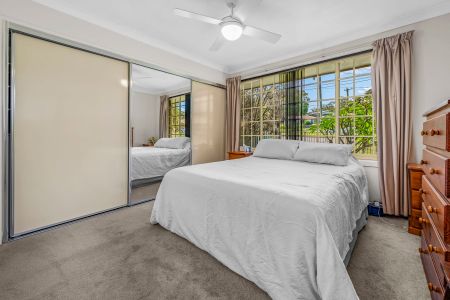 VERSATILE 3-4 BEDROOM HOME IDEAL FOR MULTI-GENERATIONAL LIVING OR SHARED HOUSEHOLDS - Photo 4