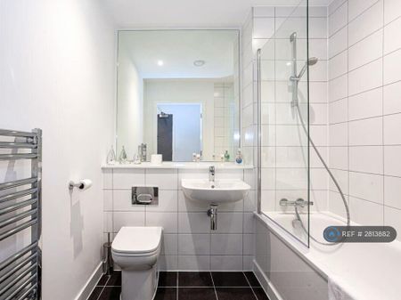 2 bedroom flat to rent - Photo 3