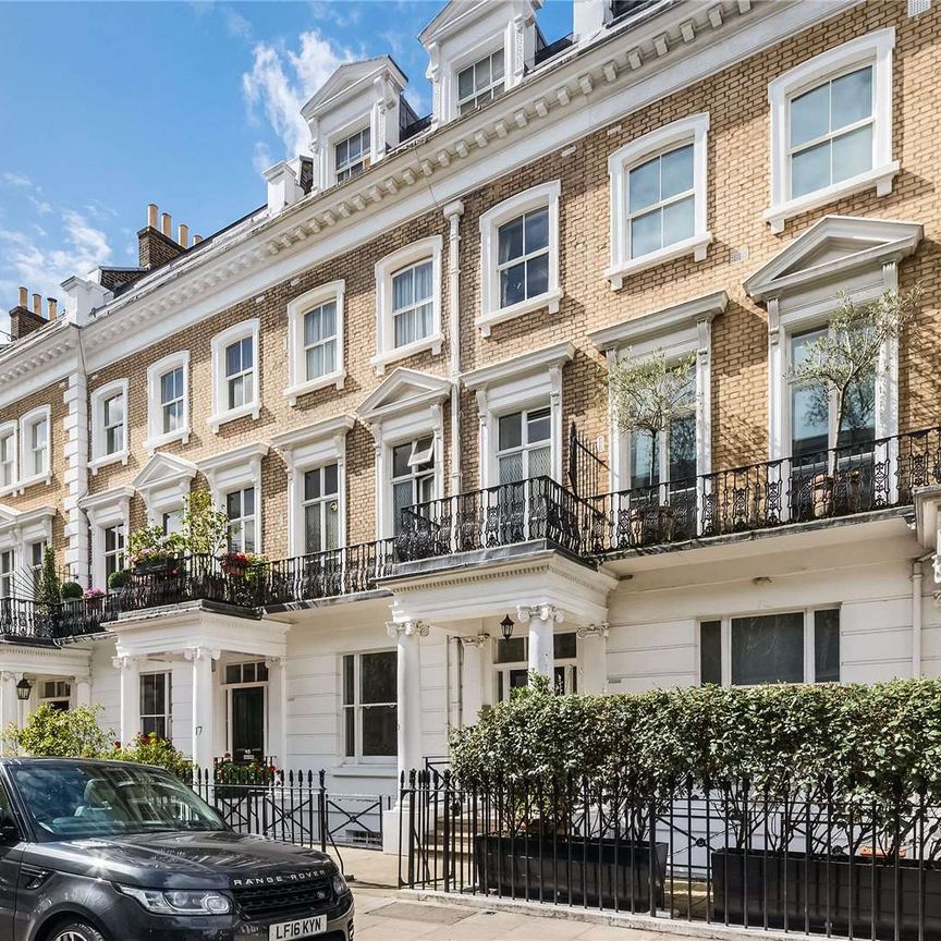 A brilliant studio flat in South Kensington with own kitchen and bathroom. - Photo 1