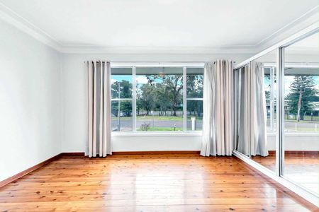 Spacious 3-Bedroom Home in Prime Location - Photo 4