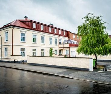 Centralt belägen 3:a Adelgatan 6, Tomelilla 82 kvadratmeter. Ej bal... - Photo 1