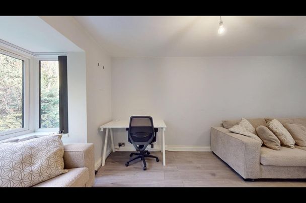 2 Bed Flat, Harp Island Close, NW10 - Photo 1