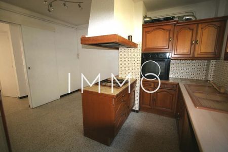 Location Appartement 4 pièces 81m² MARSEILLE 8ème - Photo 2