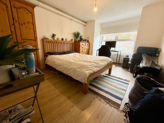 2 Bed Flat, Bedford Hill, SW12 - Photo 1