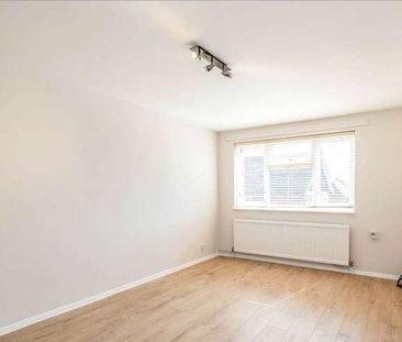 Closemead Close, Northwood, HA6 - Photo 3