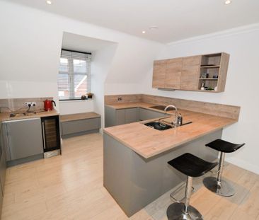 2 bedroom penthouse to rent - Photo 3