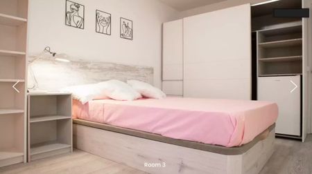 Calle Matilde Hernández, Madrid, Community of Madrid 28019 - Photo 2