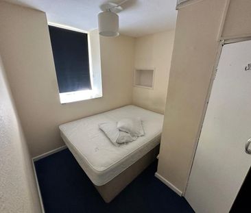 4 bedroom flat to rent - Photo 4