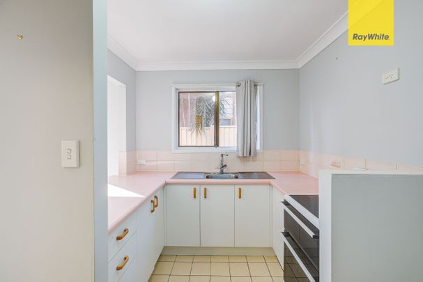 Spacious 2-Bedroom Townhouse in Prime Location - Photo 1