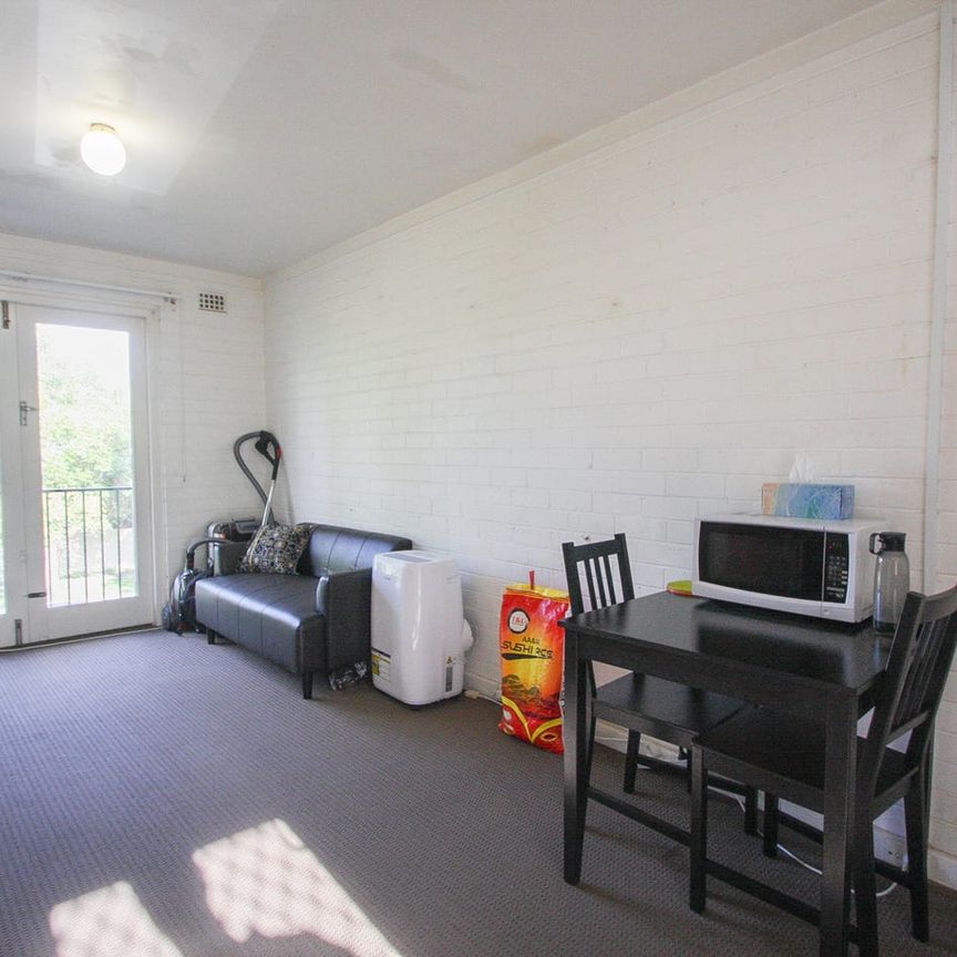 FULLY FURNISHED 1 BEDROOM - Photo 1