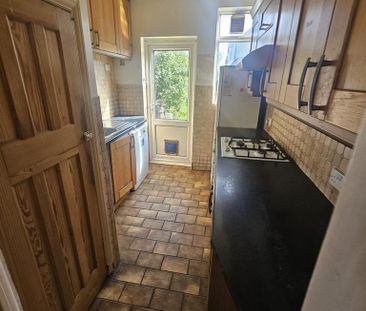 4 bedroom semi-detached house to rent - Photo 3