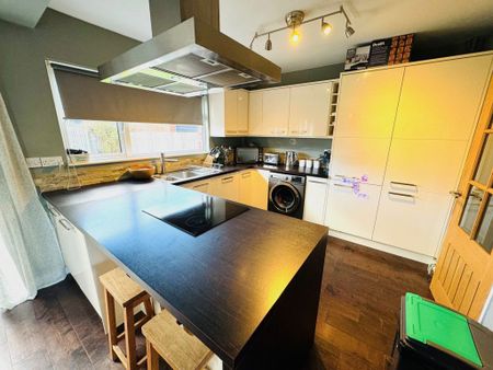 13, Ernest Close, - Photo 2