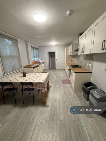 1 bedroom in a house share to rent - Photo 3