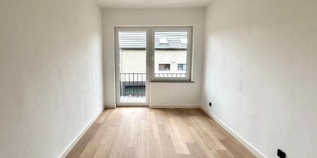 Appartement te huur in Genk voor € 895 met 3 slaapkamers - Photo 2