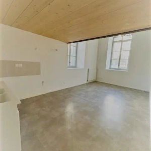 Appartement à louer 4 pièces 82.5m² - Photo 2