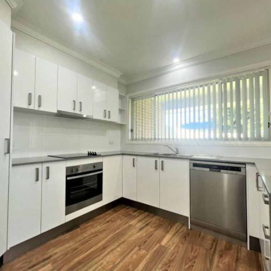 Modern 3-bedroom townhouse - Photo 1