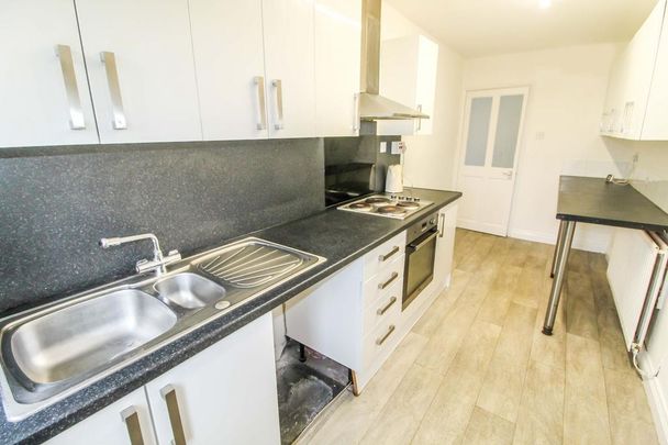 3 bedroom terraced house to rent - Photo 1