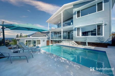 Stunning Fully Furnished House with Water Views and Separate 1 bedroom Granny Flat - Photo 4