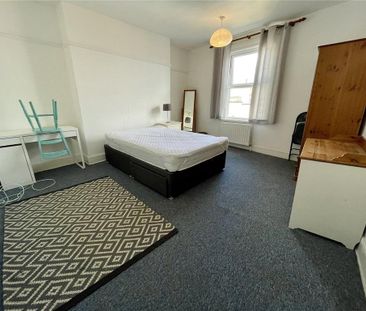 4 bedroom apartment to rent - Photo 4