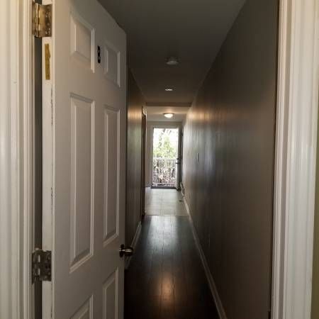 Beautiful, Bright, Clean 2 Bedroom at St Clair/ Oakwood - Photo 4