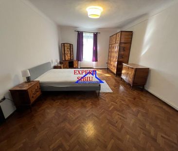 INCHIRIEZ apartament 2 camere la casa,renovat,zona Centrala - Photo 6