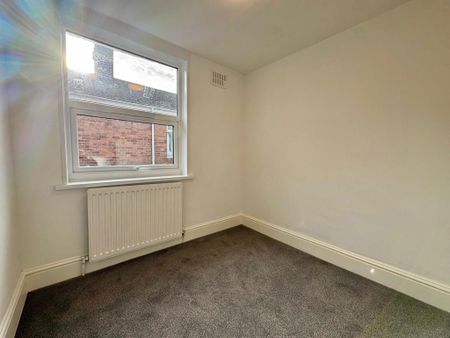 3 bedroom flat to rent - Photo 3