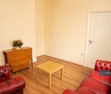 3 bedroom end of terrace house to rent - Photo 1