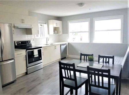 3643 Oxford Street, Vancouver - Photo 3