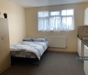 Studio to rent - Photo 2