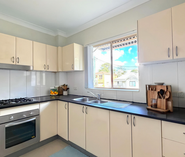 BEAUTIFUL 2 BED 2 BATH UNIT WITH SECURE CAR SPACE - Photo 1