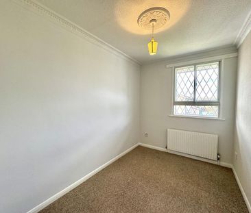 3 bedroom end of terrace house to rent - Photo 2